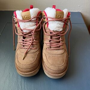 Ugg lace up winter boot red and brown size 10